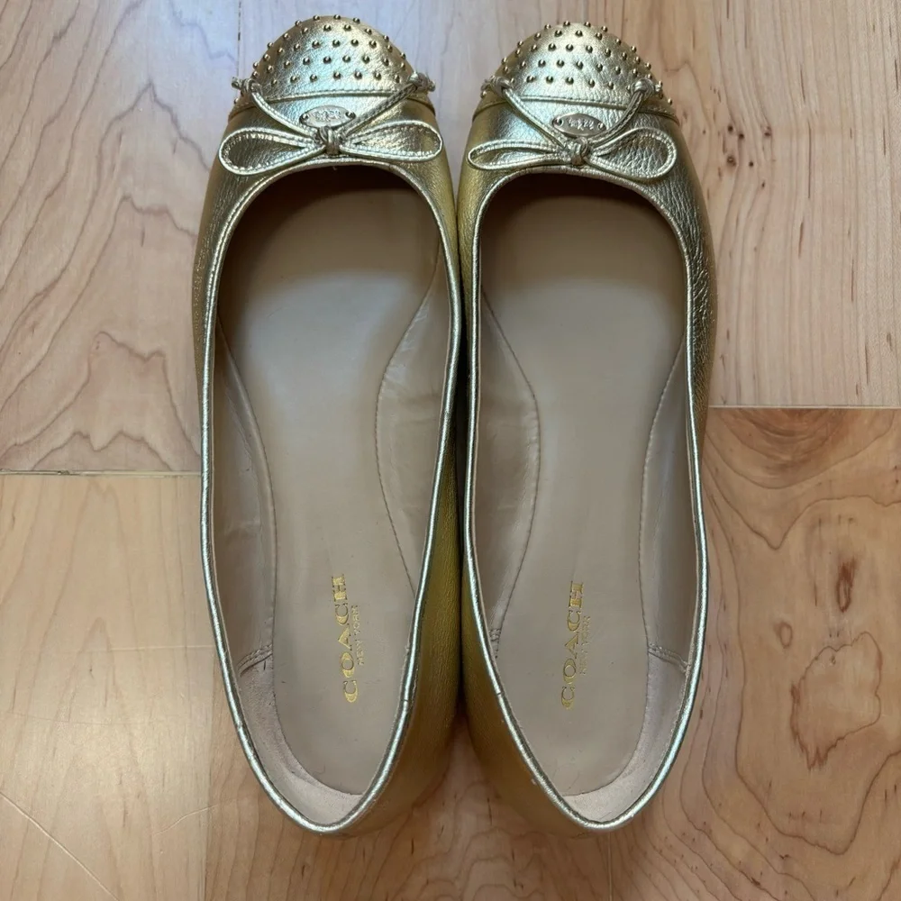 Coach Gold Doreen Tumbled Flats Shoes Studded Cap Toe 8 B